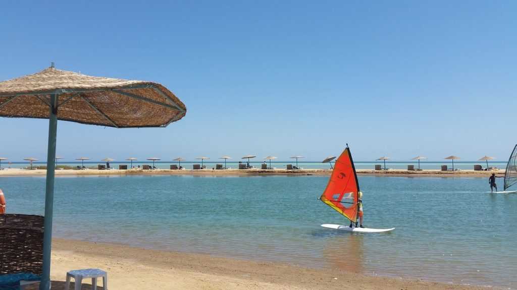 Ägypten Urlaub El-Gouna Surfen Strand